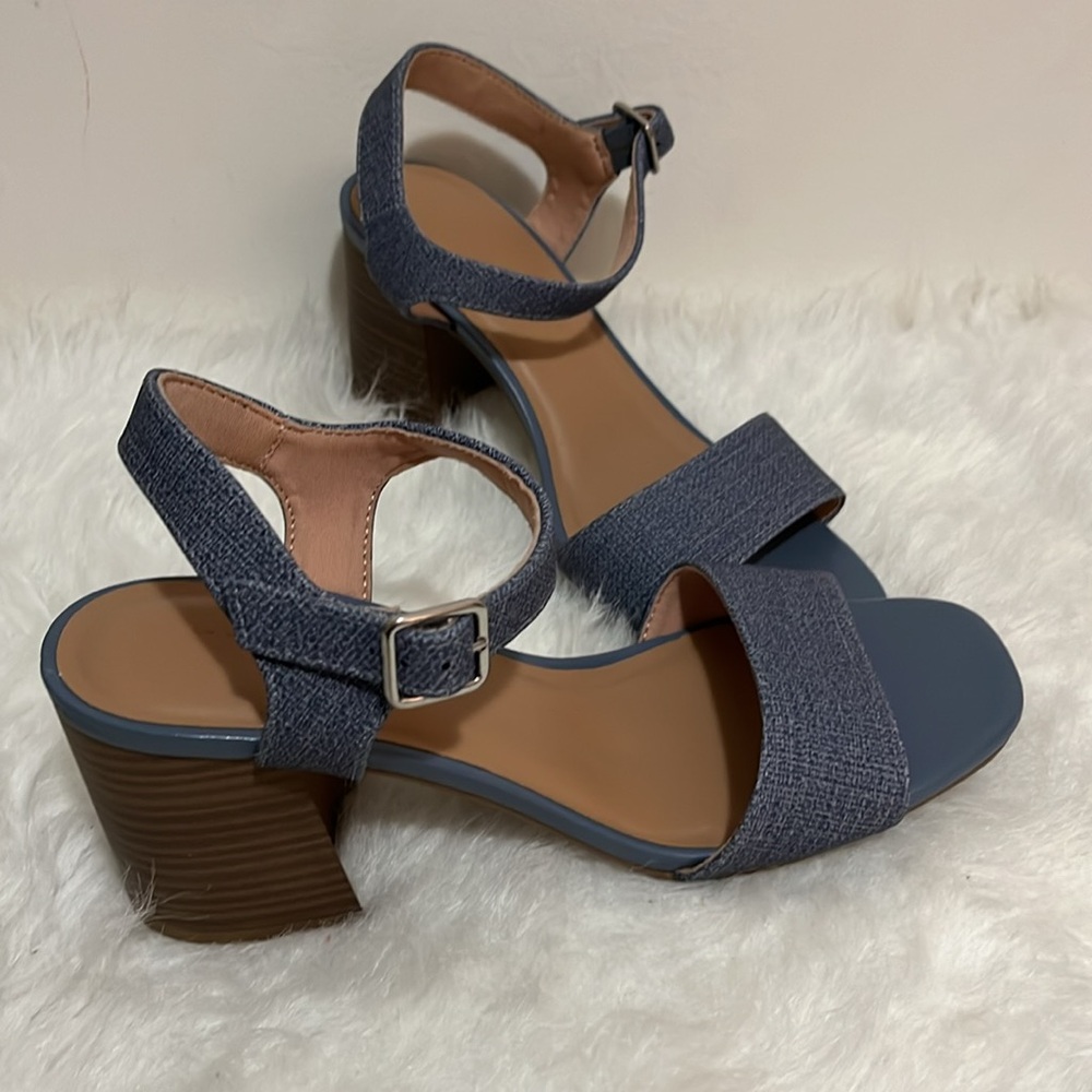 Old Navy Blue Block Heeled Ankle Strap Open Tow Shoes. Size 7